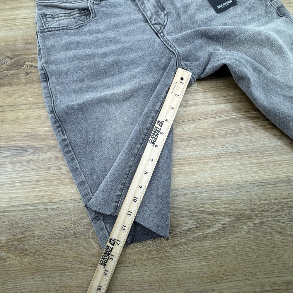 NWT Men's True Religion Ricky Straight Raw Hem Gray Cut Off Shorts Size 30 - Picture 8 of 9